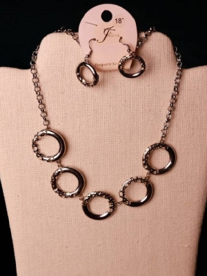 Silver Circles w/ Earrings in Jewelry